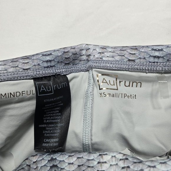 Stylish Gray Patterned Leggings - Picture 2 of 6